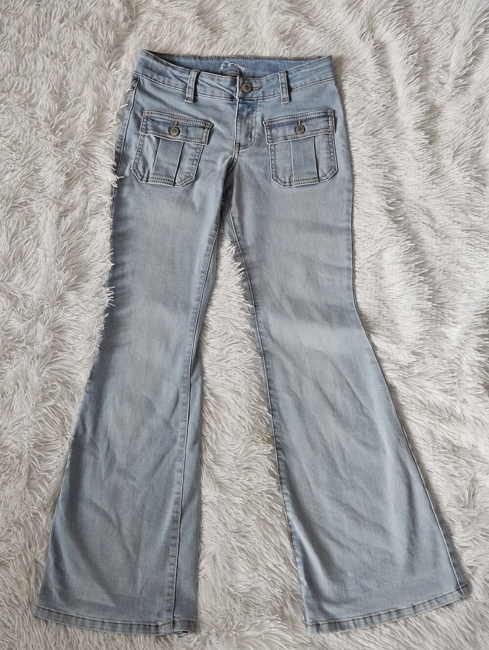 Light Wash Flared Girl’s True Low Rise Jeans with Front Pocket Detail Size 10